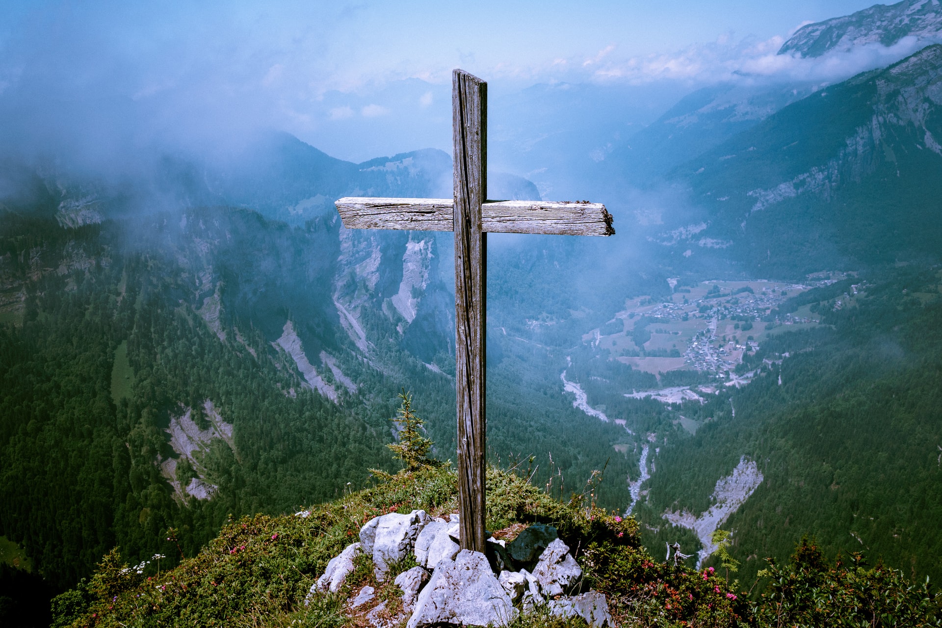 Photo by Hugues de BUYER-MIMEURE on Unsplash